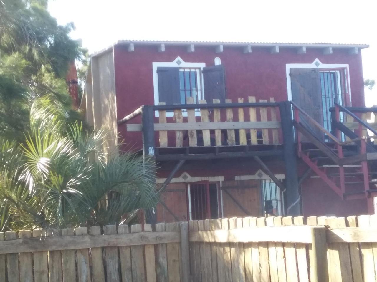Casa De Huespedes Amigos Del Diablo 호텔 푼타 델 디아블로 외부 사진