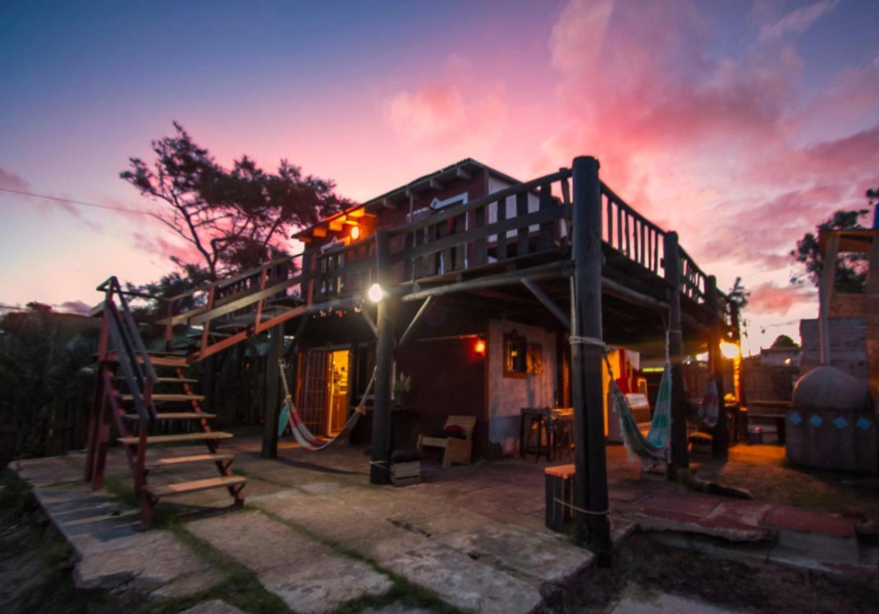 Casa De Huespedes Amigos Del Diablo 호텔 푼타 델 디아블로 외부 사진